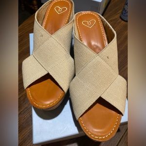 MADELINE SANDAL SIZE 8M